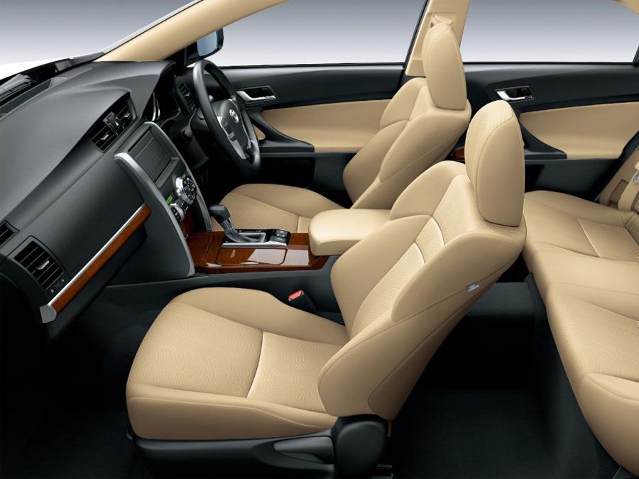 Интерьер Toyota Mark X Premium (GRX133) 2012 года  (фото 3 из 3)